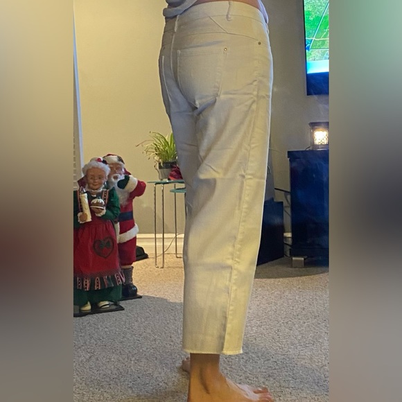 New without tags capris - Picture 8 of 8